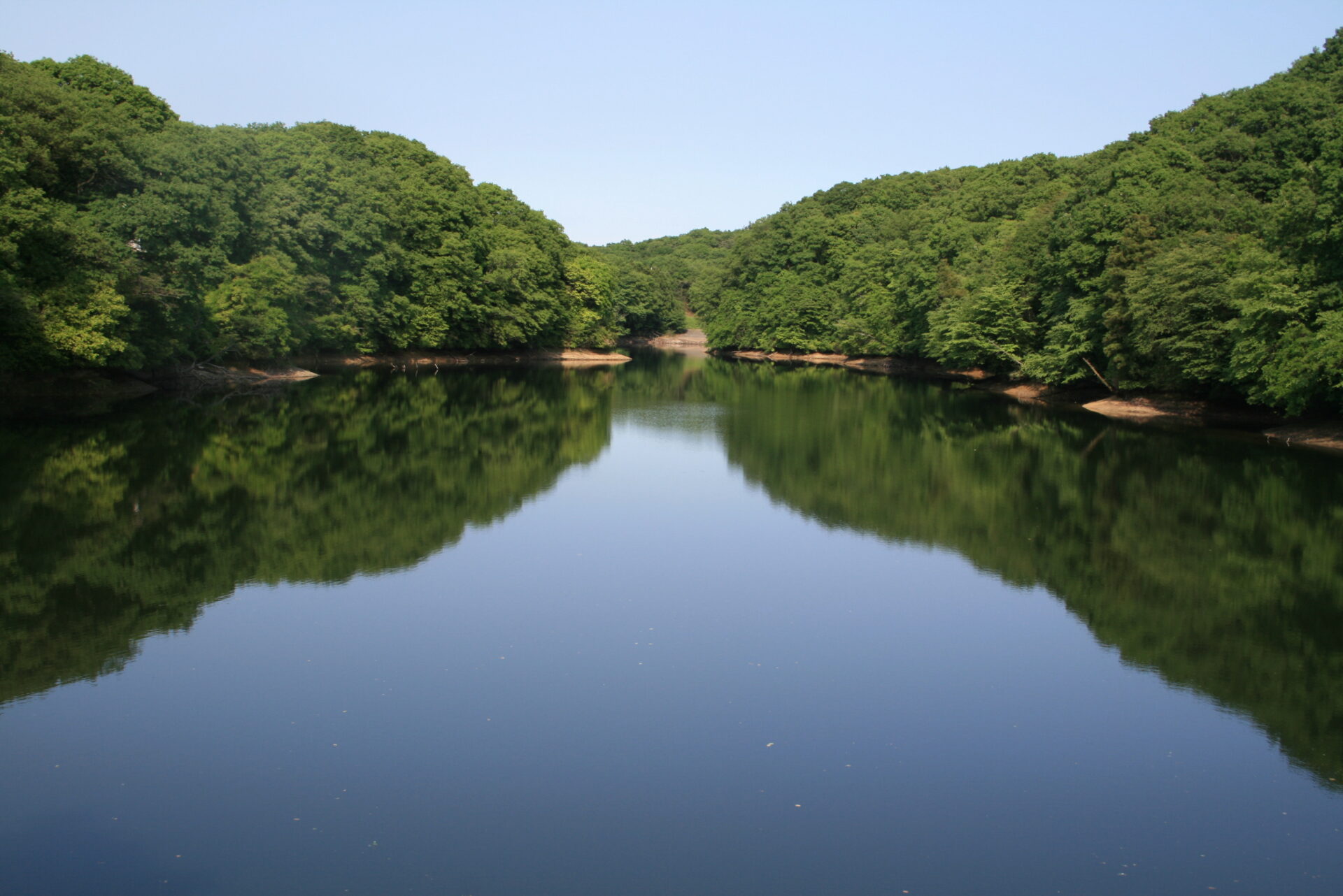 四條畷市民の憩いの場「室池」。昔は天然氷を保存するための氷室だった