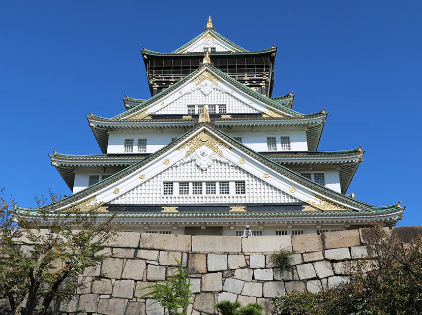 現在の大阪城天守閣は秀吉が築城した天守を再現したもの