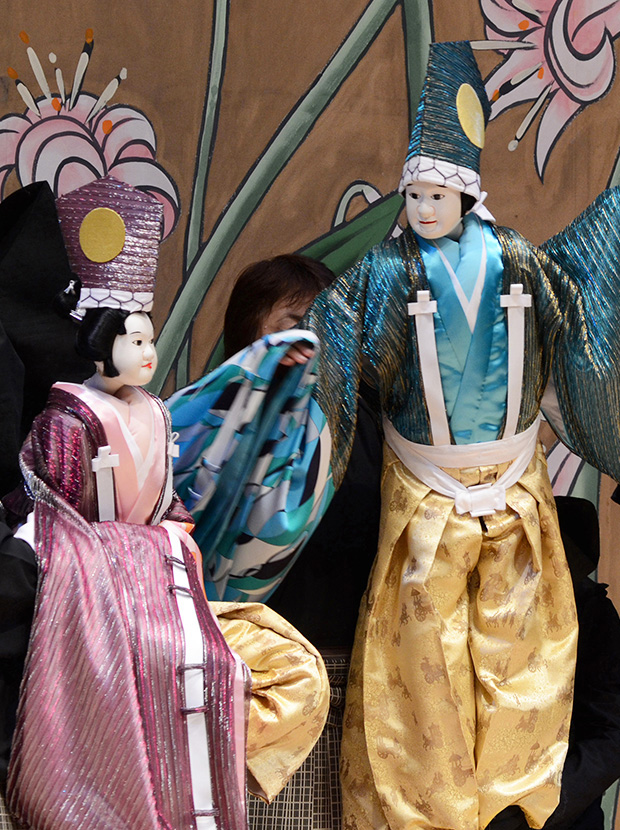 「能勢三番叟」は、能勢のオリジナル演目。能勢の祭りや行事・名所・特産物などが歌詞に織り込まれ、お祝いの席にぴったりと人気が高い。