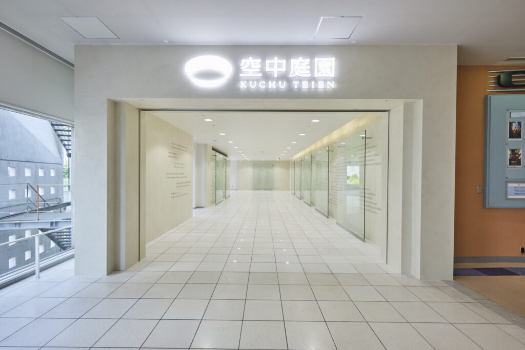 梅田スカイビル　空中庭園展望台の入り口