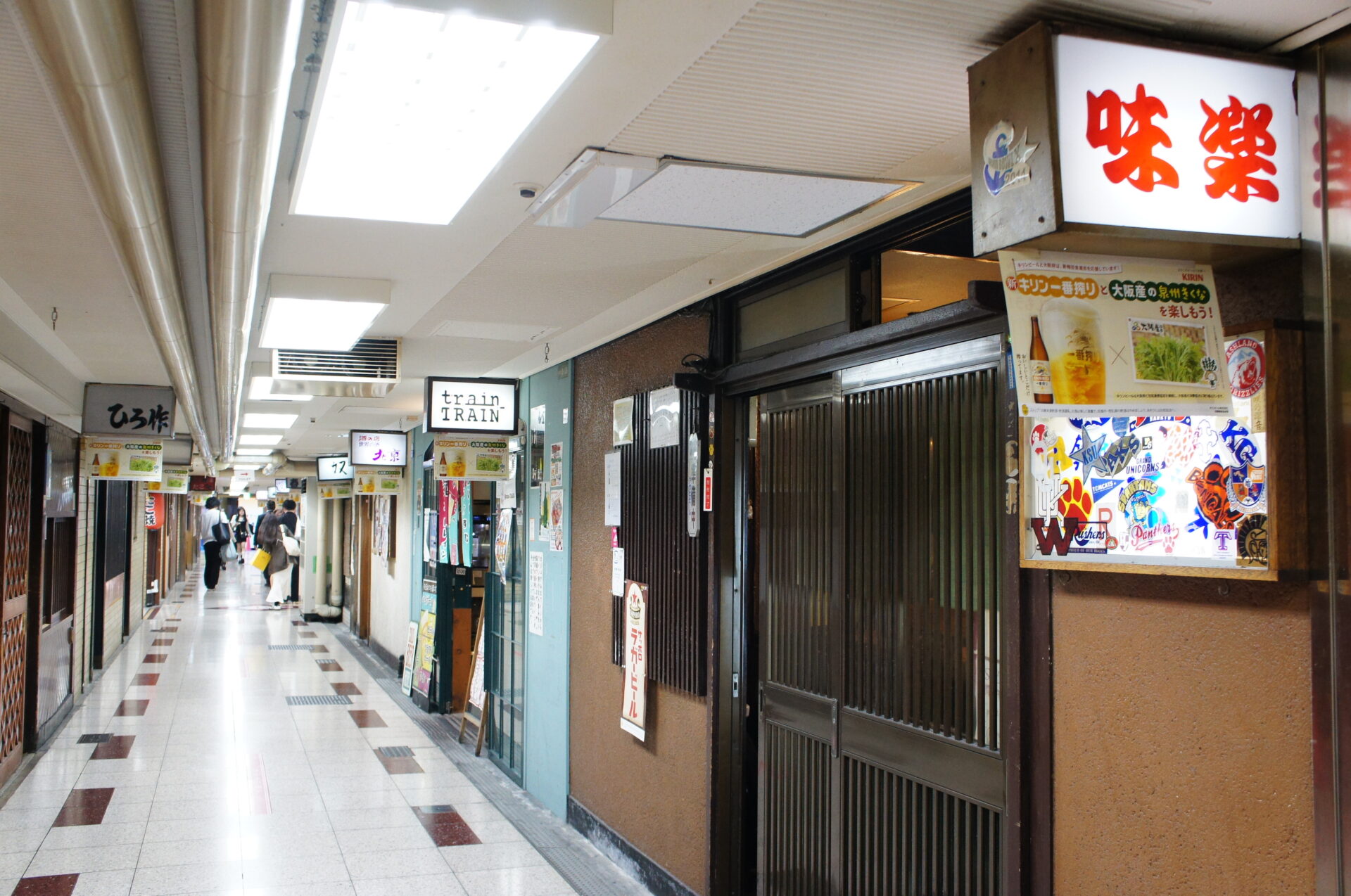 開業時のお店が並ぶ「ほろよい横丁」。