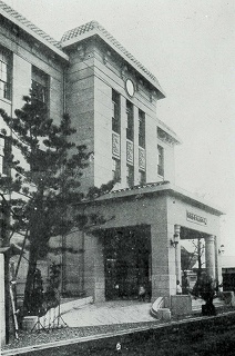 昭和3年（1928年）に建てられ、平成5年（1993年）まで長きにわたり区民に愛された旧庁舎。