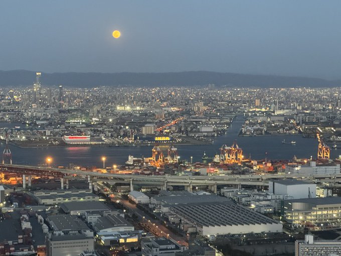 さきしまコスモタワー展望台から見る夕景から夜景へのグラデーション